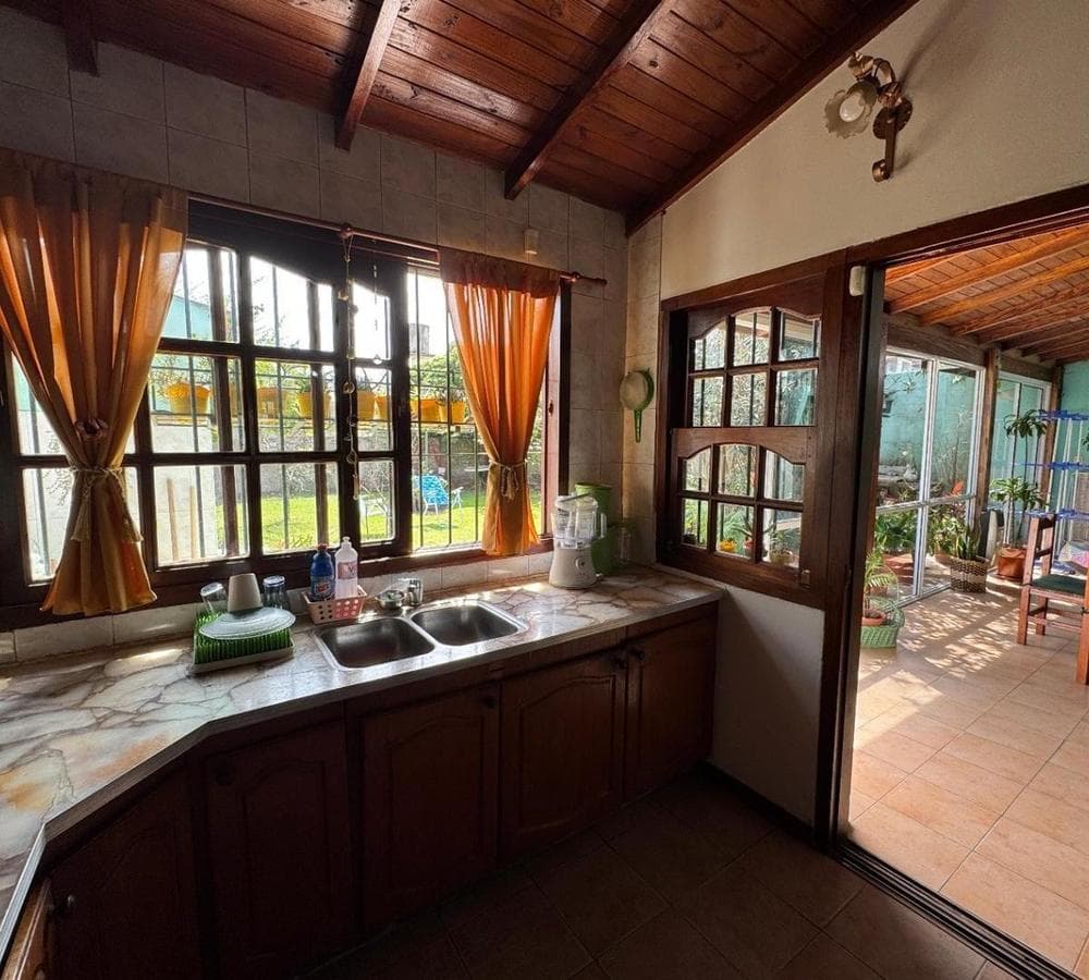 House for Sale with Garage in Paso del Rey