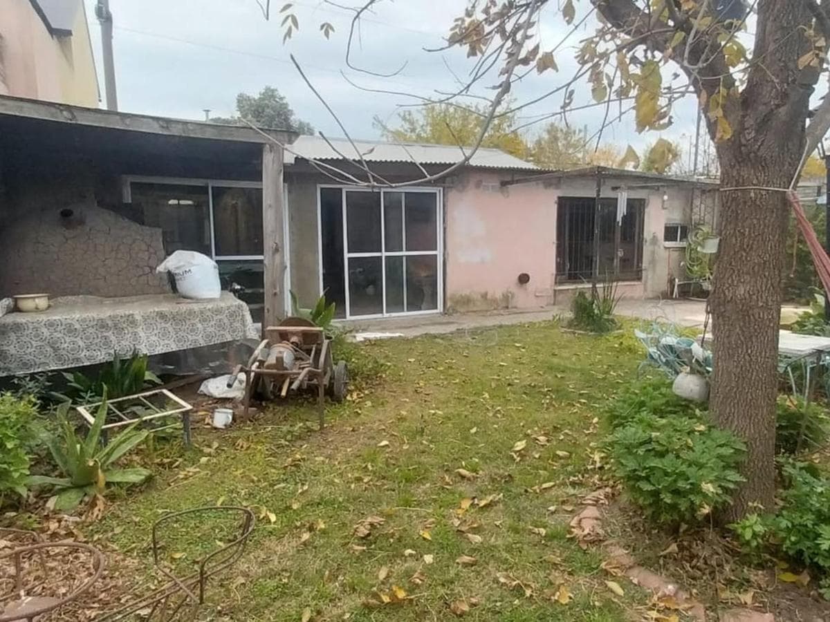 HOUSE IN THE VALLE VIEJO NEIGHBORHOOD - SAN EMILIO, LUJAN