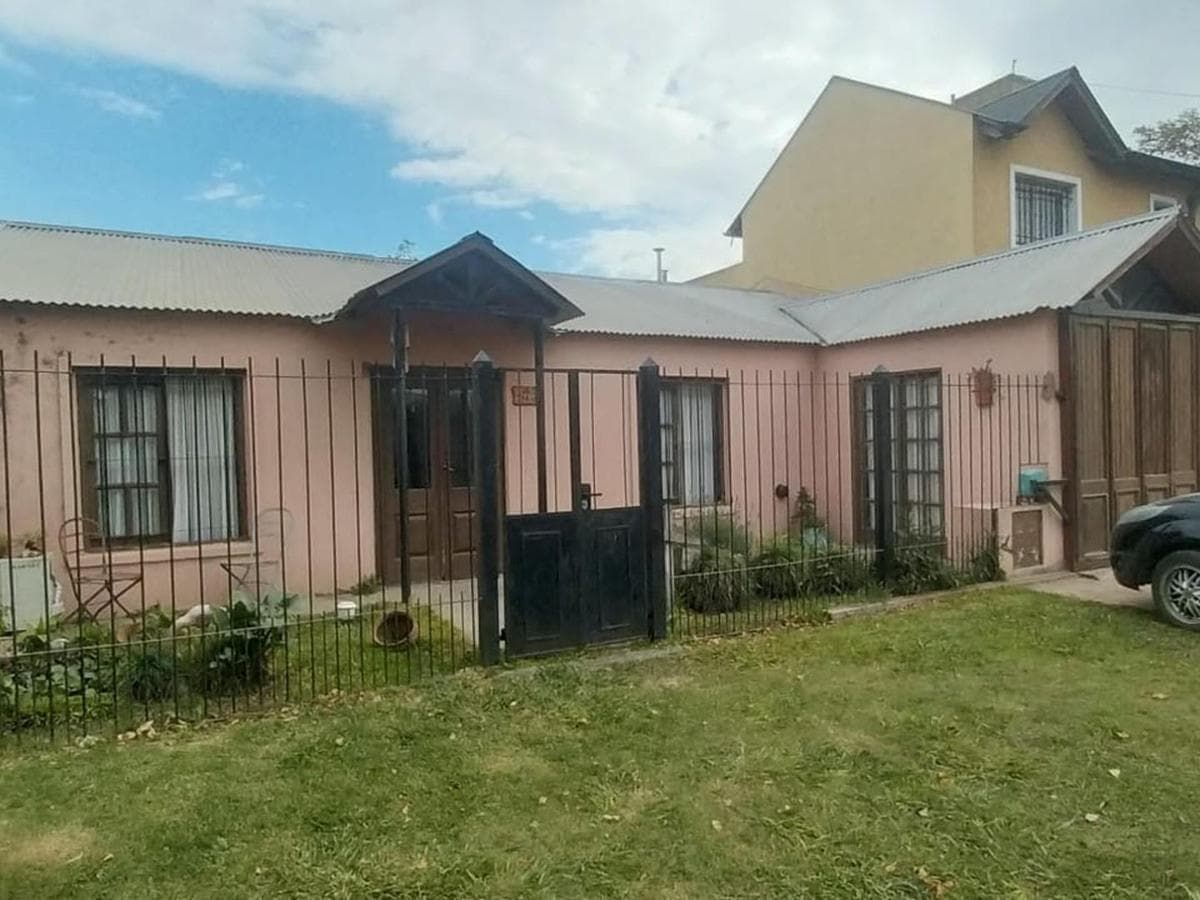 HOUSE IN THE VALLE VIEJO NEIGHBORHOOD - SAN EMILIO, LUJAN