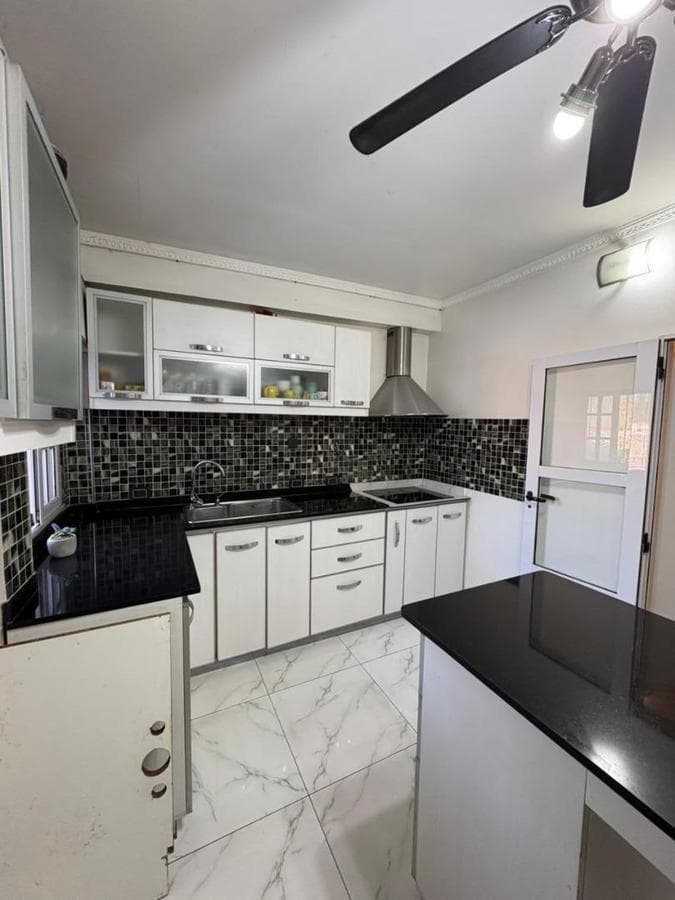House for Sale with Commercial Space on a Main Avenue in Moreno