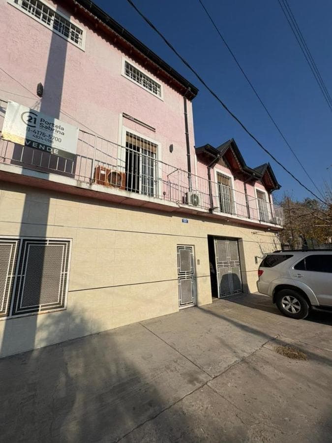 House for Sale with Commercial Space on a Main Avenue in Moreno