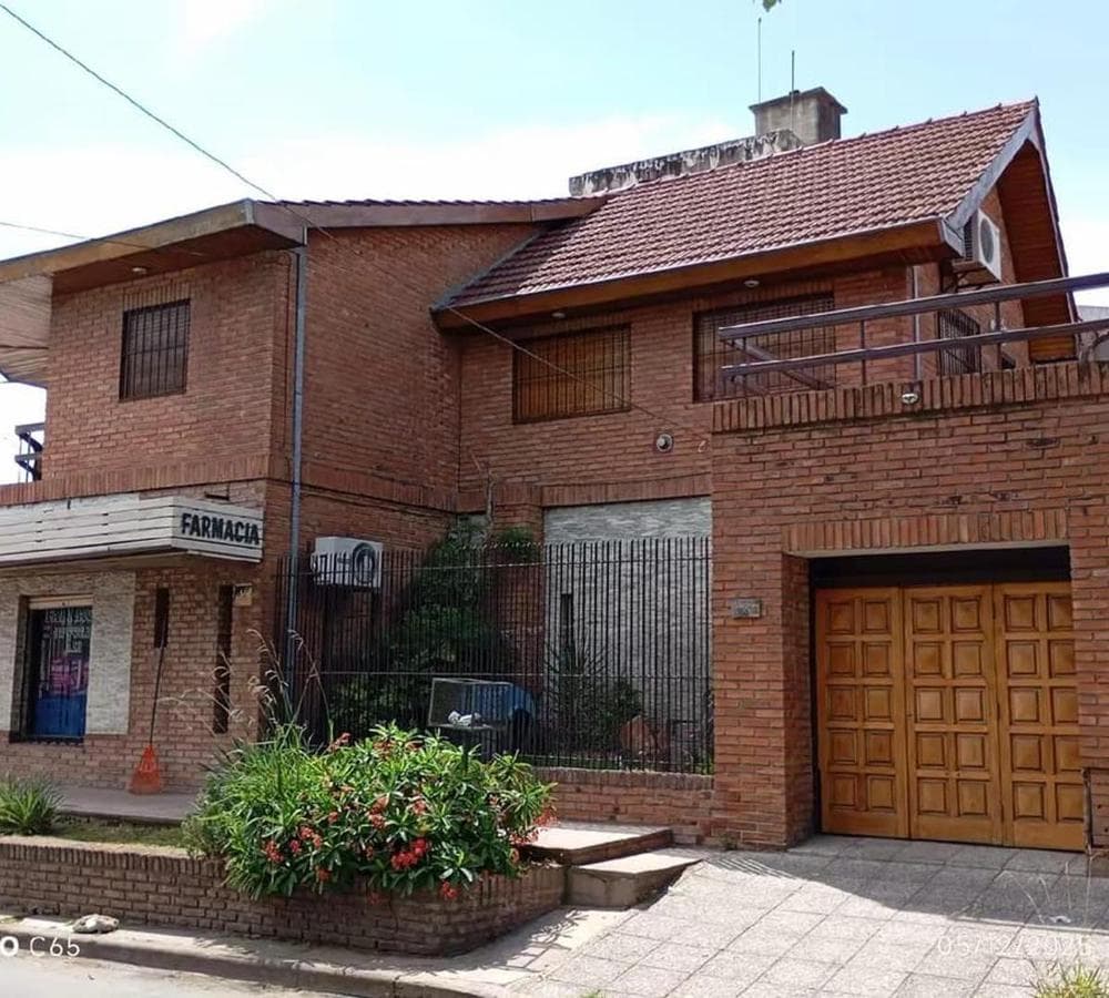 PH FOR SALE IN THE JOSE LEON SUAREZ BLOCK