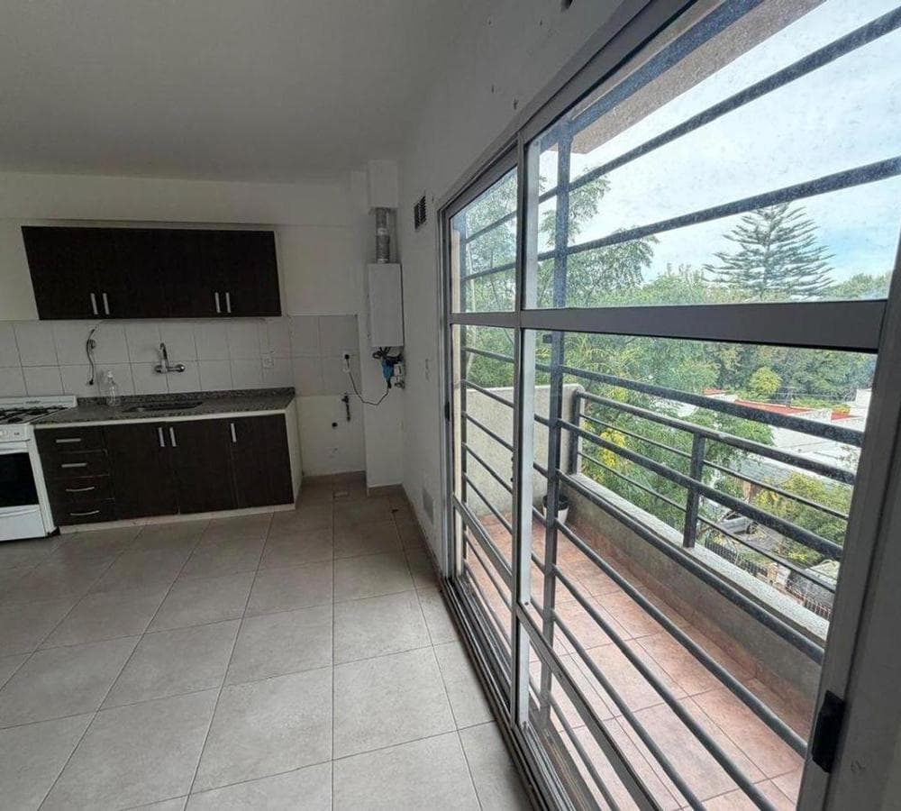 APARTMENT FOR SALE: SPACIOUS AND VERY BRIGHT IN ZOGBA