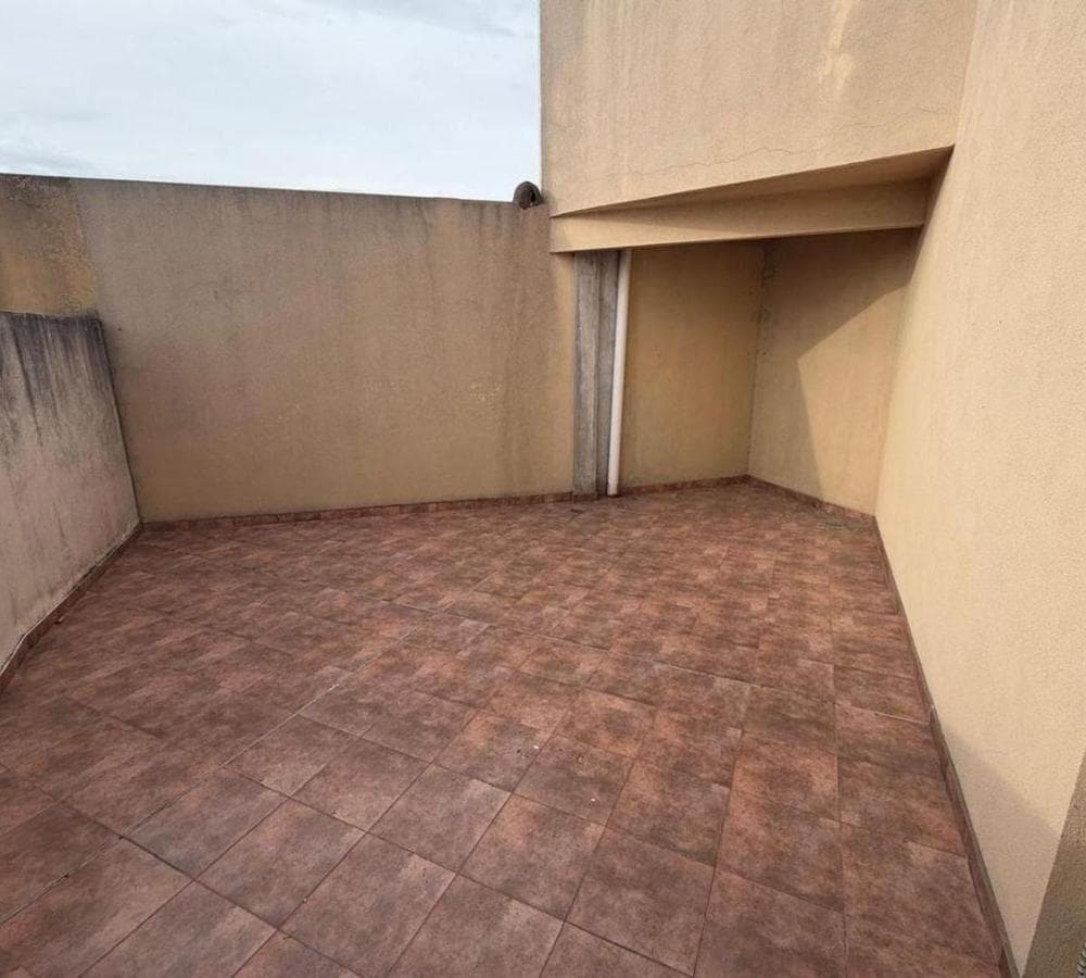 APARTMENT FOR SALE: SPACIOUS AND VERY BRIGHT IN ZOGBA