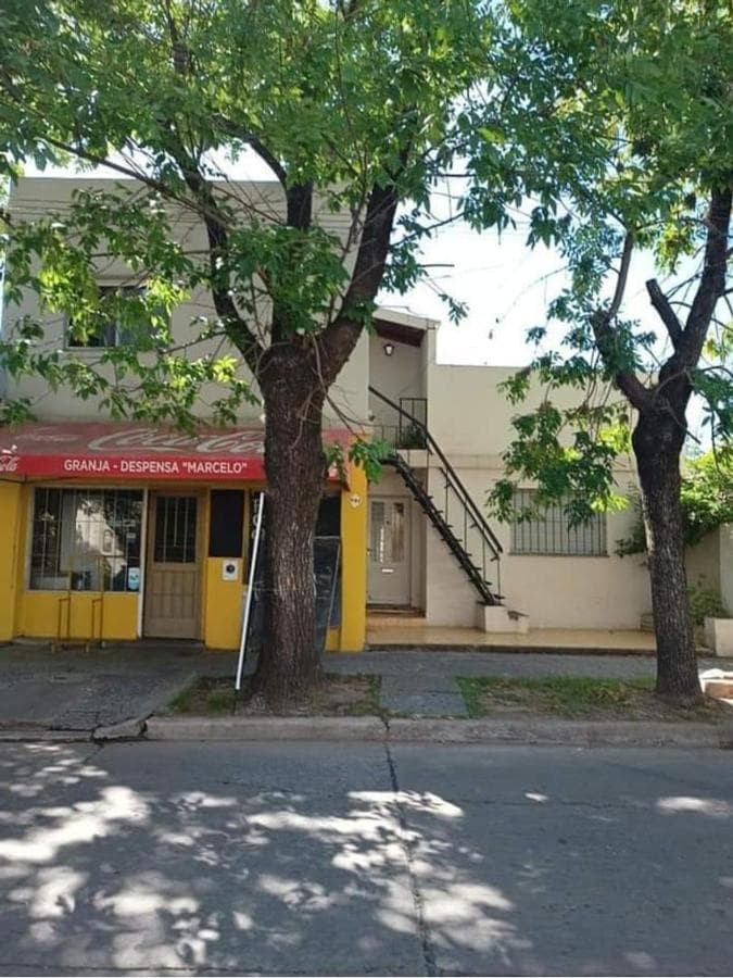 HOUSE AND COMMERCIAL SPACE IN LUJÁN