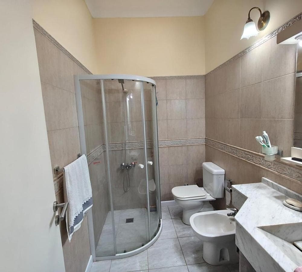 HOUSE FOR SALE IN THE ZAPIOLA NEIGHBORHOOD