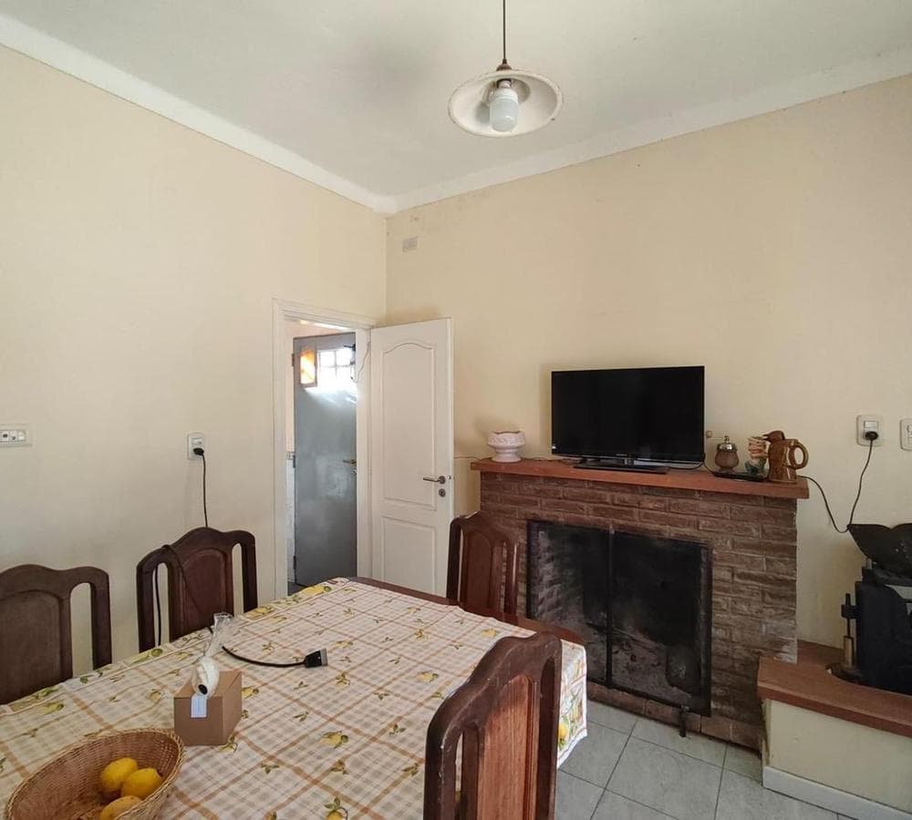 HOUSE FOR SALE IN THE ZAPIOLA NEIGHBORHOOD