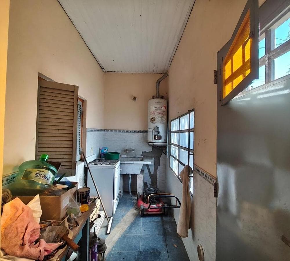 HOUSE FOR SALE IN THE ZAPIOLA NEIGHBORHOOD