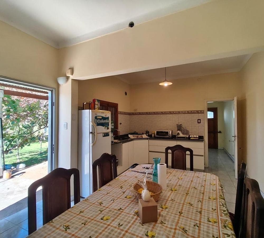 HOUSE FOR SALE IN THE ZAPIOLA NEIGHBORHOOD