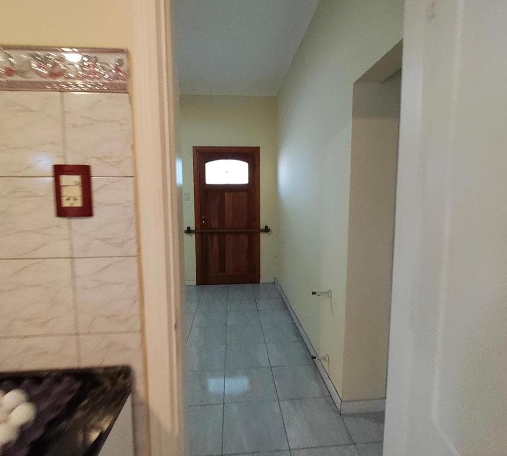 HOUSE FOR SALE IN THE ZAPIOLA NEIGHBORHOOD