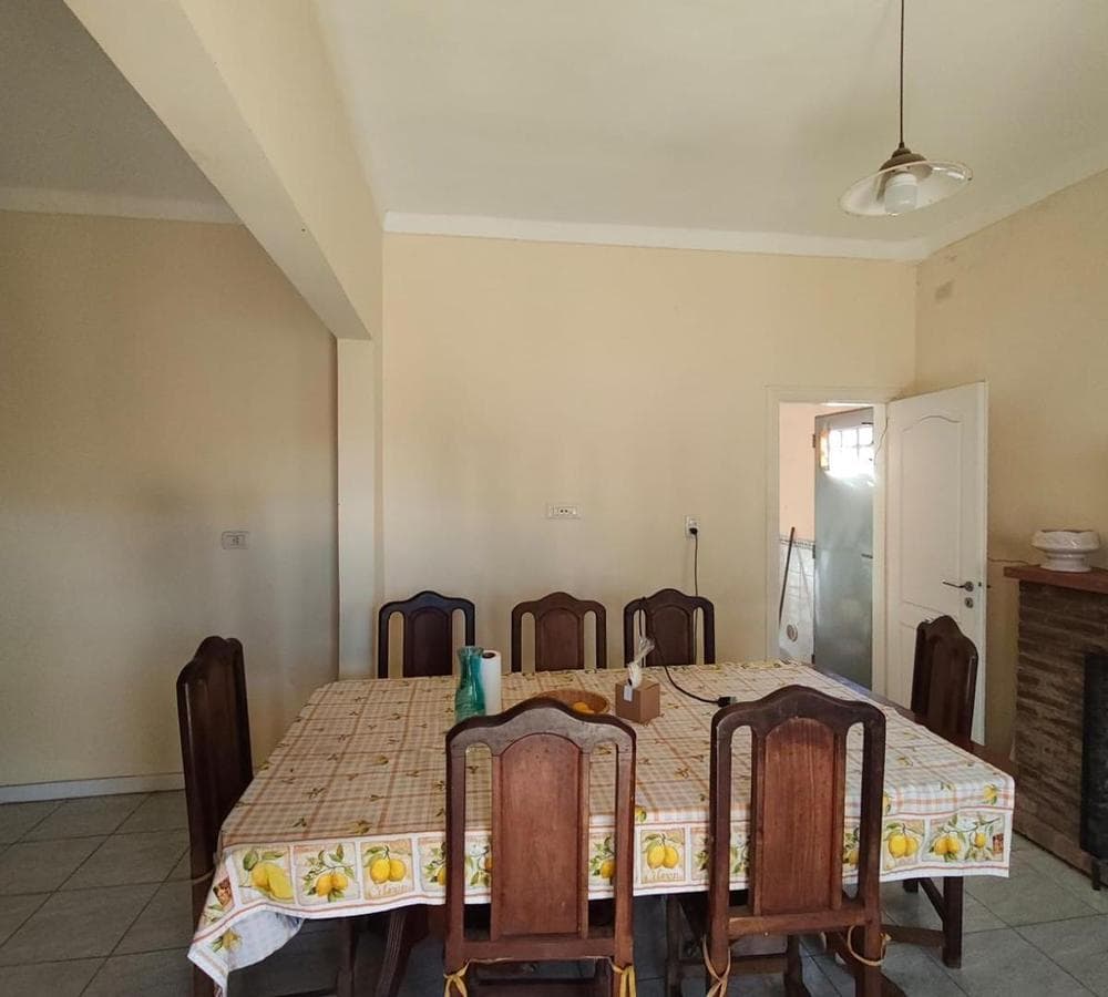 HOUSE FOR SALE IN THE ZAPIOLA NEIGHBORHOOD