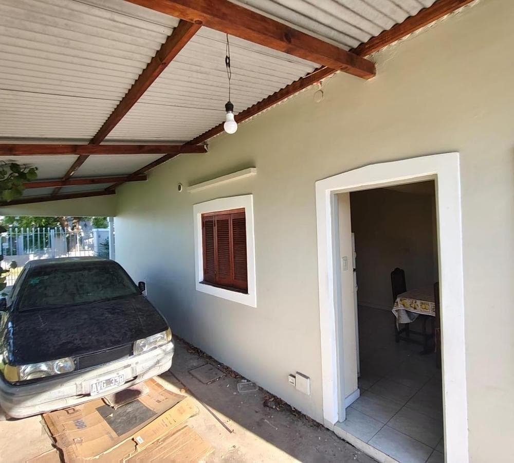 HOUSE FOR SALE IN THE ZAPIOLA NEIGHBORHOOD