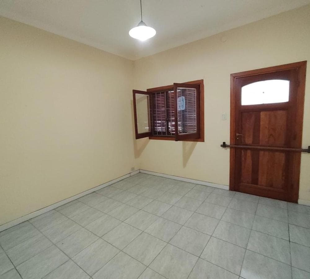 HOUSE FOR SALE IN THE ZAPIOLA NEIGHBORHOOD