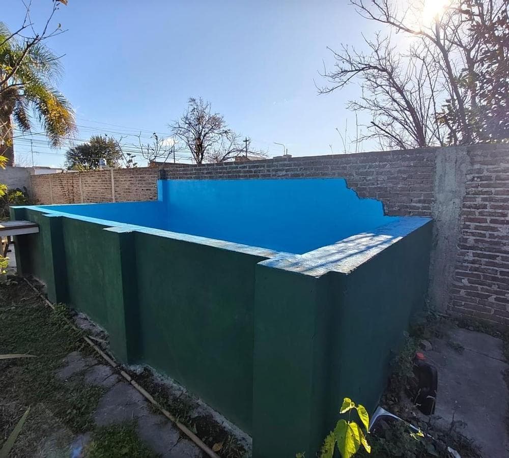 HOUSE FOR SALE IN THE ZAPIOLA NEIGHBORHOOD