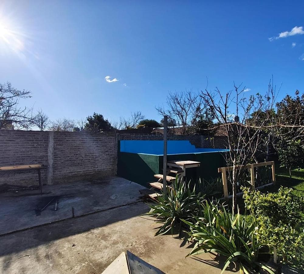 HOUSE FOR SALE IN THE ZAPIOLA NEIGHBORHOOD