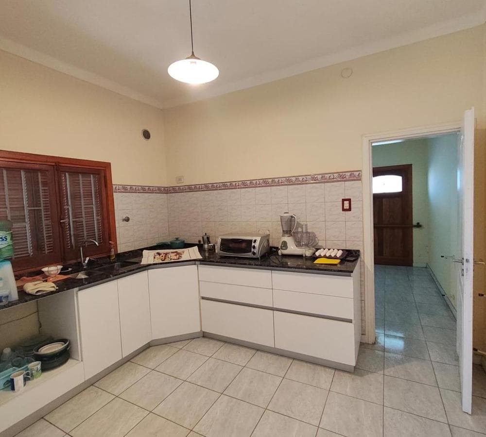 HOUSE FOR SALE IN THE ZAPIOLA NEIGHBORHOOD