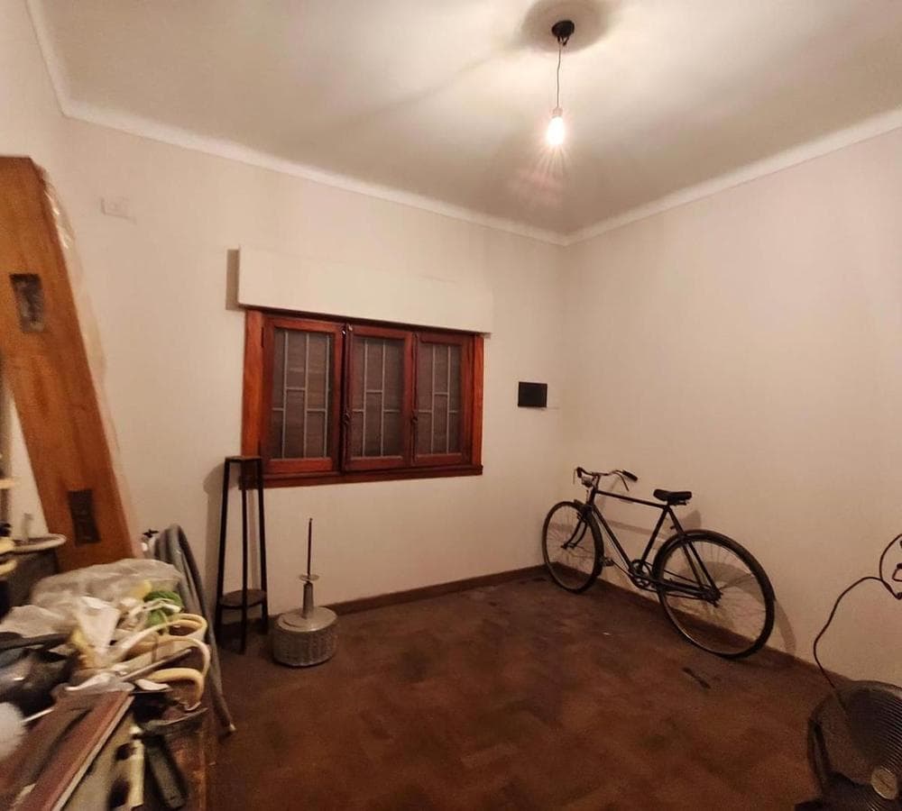 HOUSE FOR SALE IN THE ZAPIOLA NEIGHBORHOOD