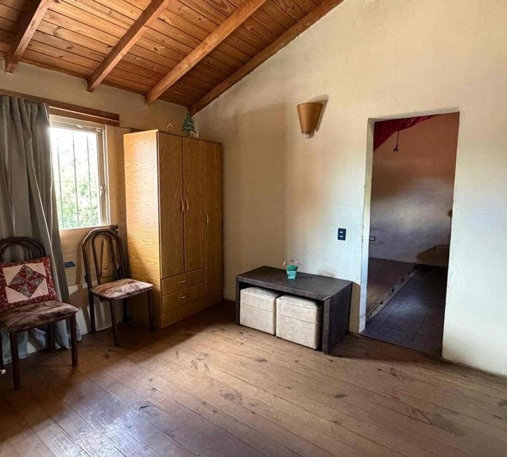 House for sale with a large yard and potential for expansion