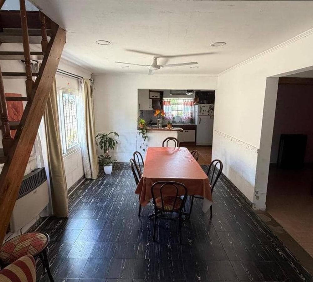 House for sale with a large yard and potential for expansion