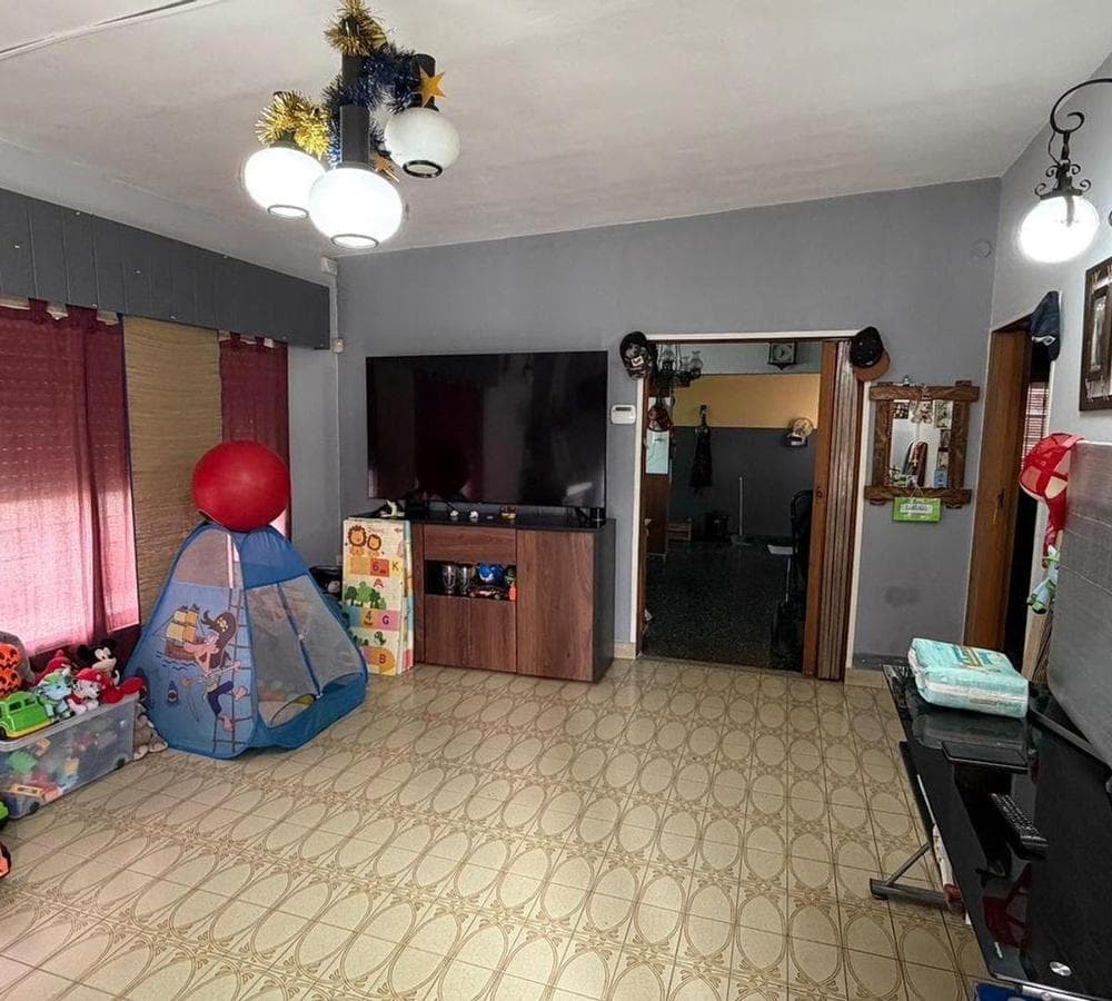 House for Sale on a Corner Lot in Moreno Sur