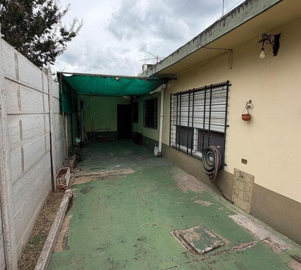 House for Sale on a Corner Lot in Moreno Sur