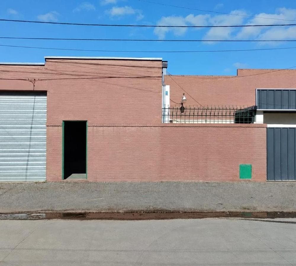 COMMERCIAL WAREHOUSE STRATEGIC LOCATION + OFFICES