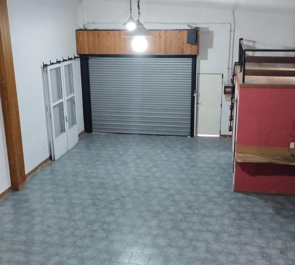COMMERCIAL WAREHOUSE STRATEGIC LOCATION + OFFICES