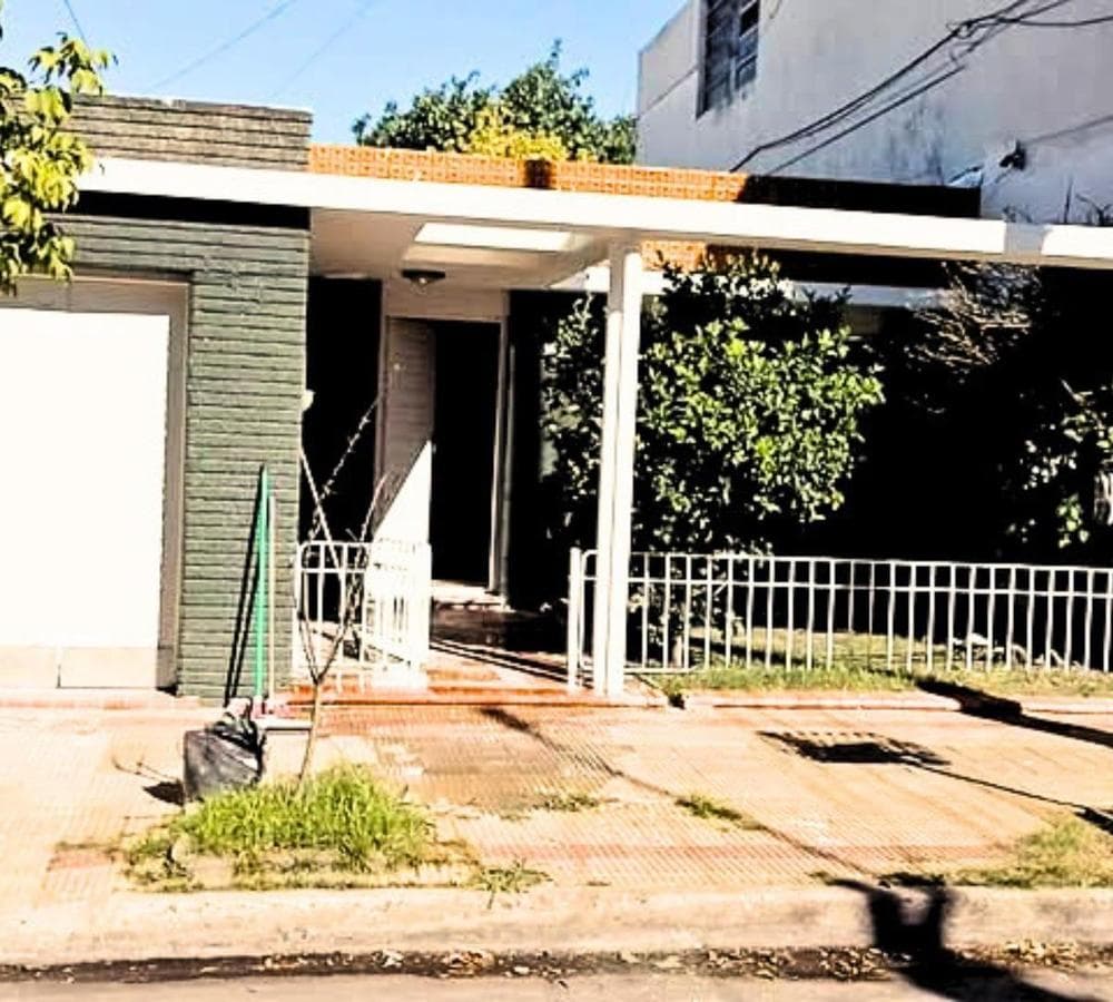 4-Room Family Home with Garage and 2 Bathrooms