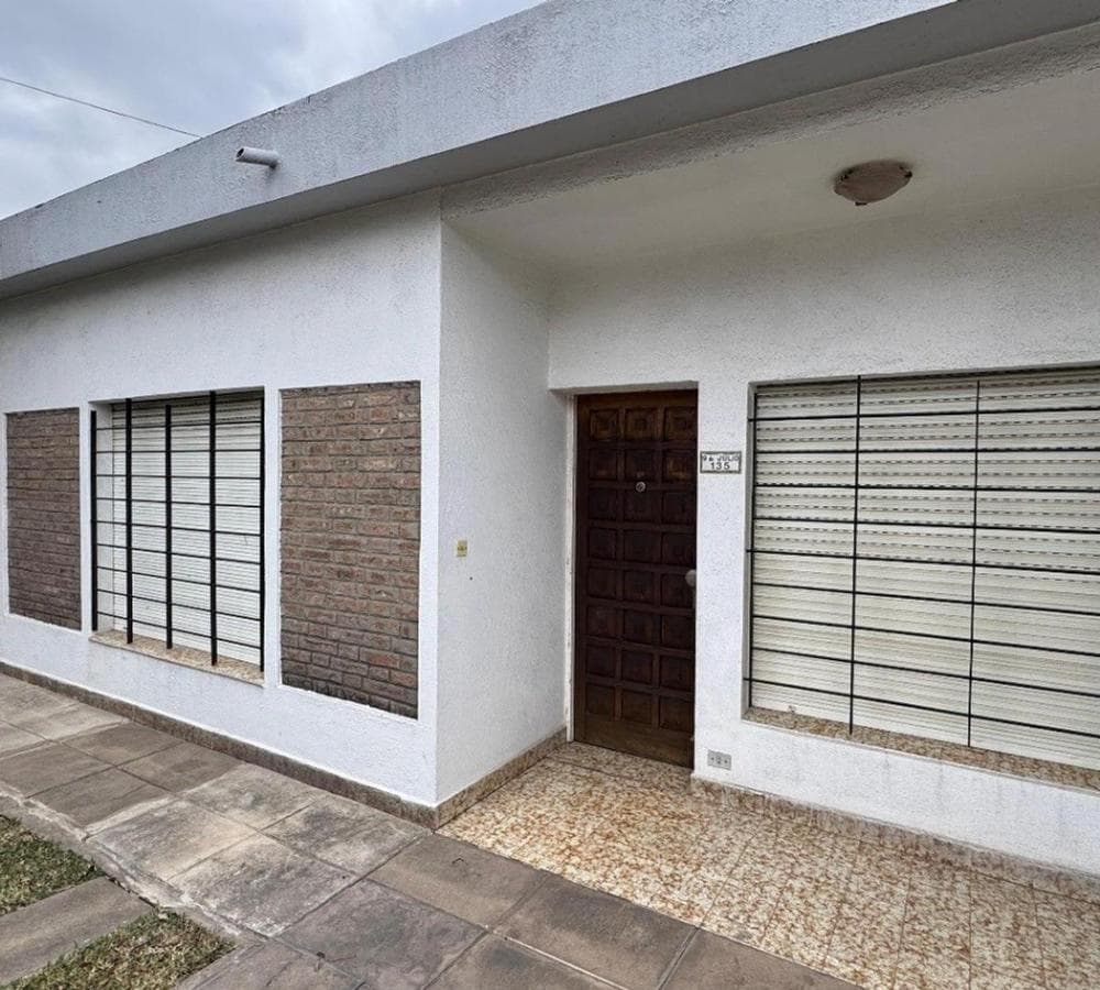 House for Sale in Moreno with Excellent Natural Light