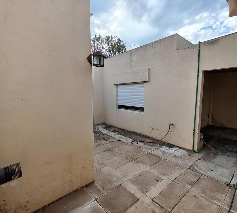 HOUSE FOR SALE: 5 ROOMS, DOWNTOWN LUJÁN