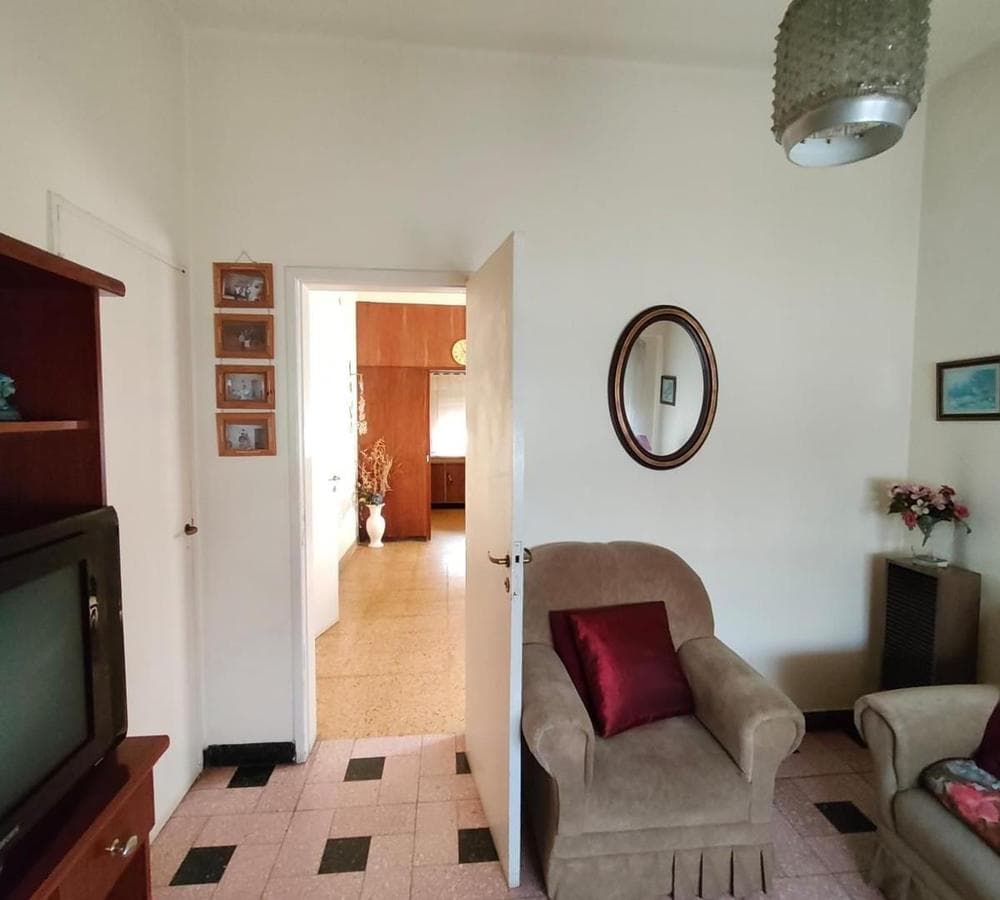 HOUSE FOR SALE: 5 ROOMS, DOWNTOWN LUJÁN