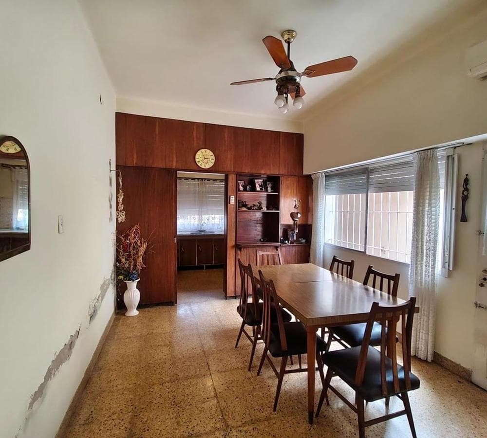 HOUSE FOR SALE: 5 ROOMS, DOWNTOWN LUJÁN