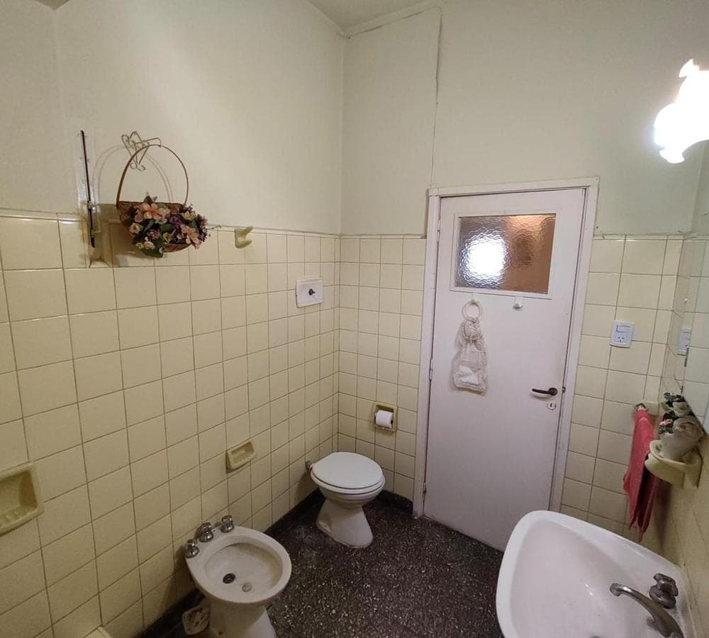 HOUSE FOR SALE: 5 ROOMS, DOWNTOWN LUJÁN