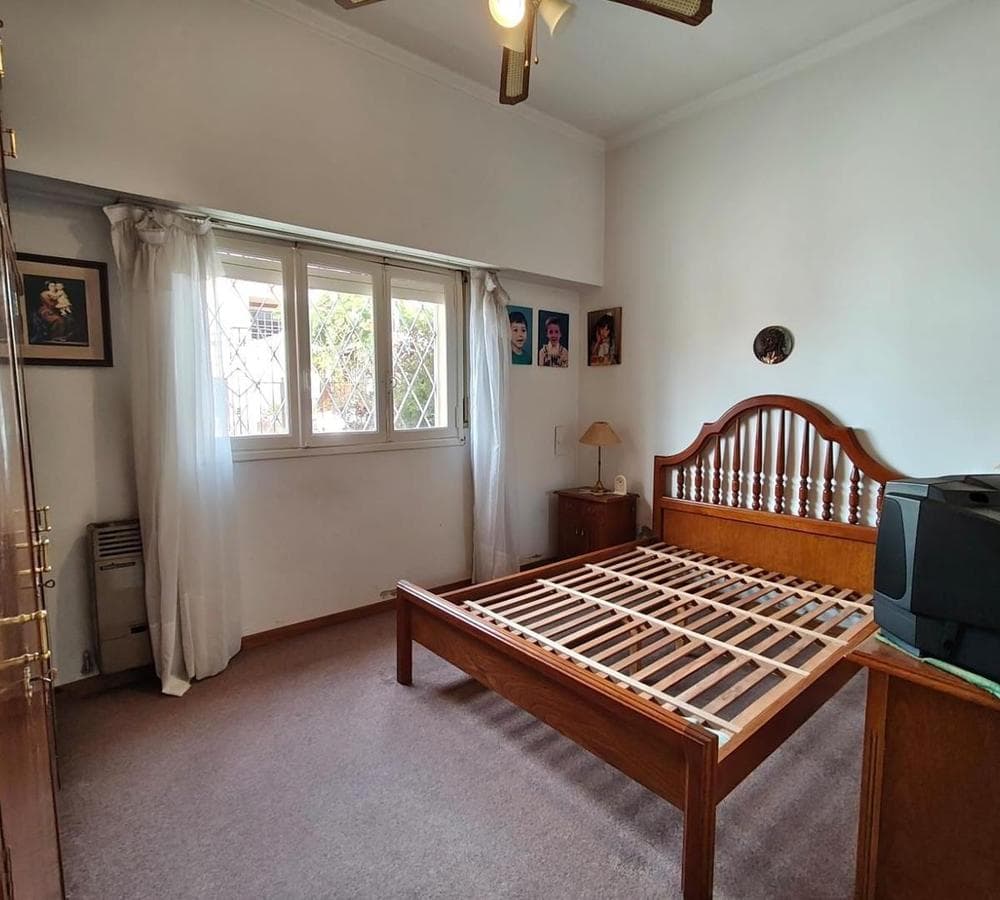 HOUSE FOR SALE: 5 ROOMS, DOWNTOWN LUJÁN