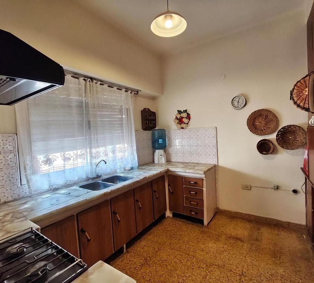HOUSE FOR SALE: 5 ROOMS, DOWNTOWN LUJÁN