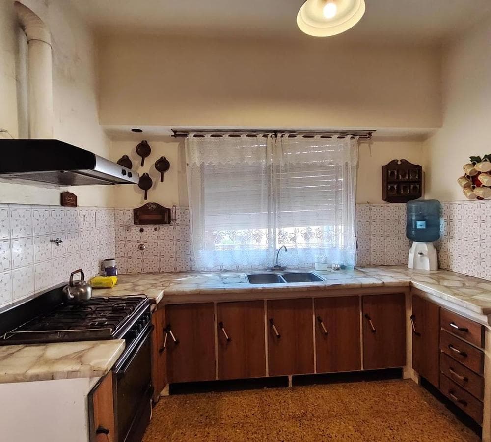 HOUSE FOR SALE: 5 ROOMS, DOWNTOWN LUJÁN