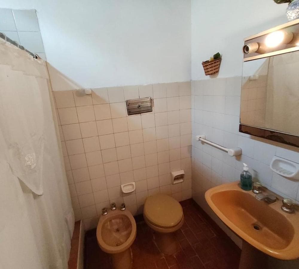 HOUSE FOR SALE: 5 ROOMS, DOWNTOWN LUJÁN