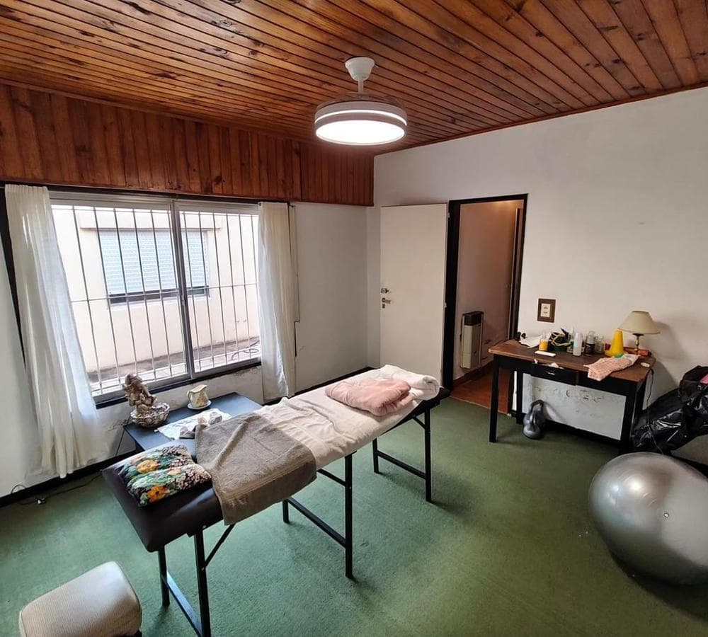 HOUSE FOR SALE: 5 ROOMS, DOWNTOWN LUJÁN