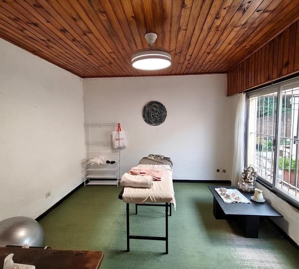 HOUSE FOR SALE: 5 ROOMS, DOWNTOWN LUJÁN