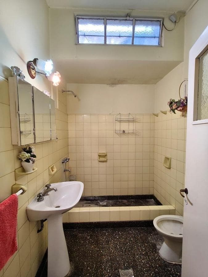 HOUSE FOR SALE: 5 ROOMS, DOWNTOWN LUJÁN
