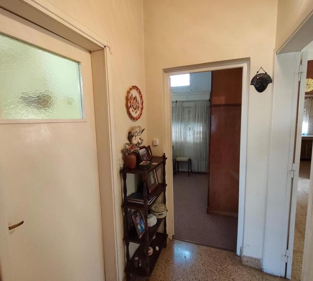 HOUSE FOR SALE: 5 ROOMS, DOWNTOWN LUJÁN