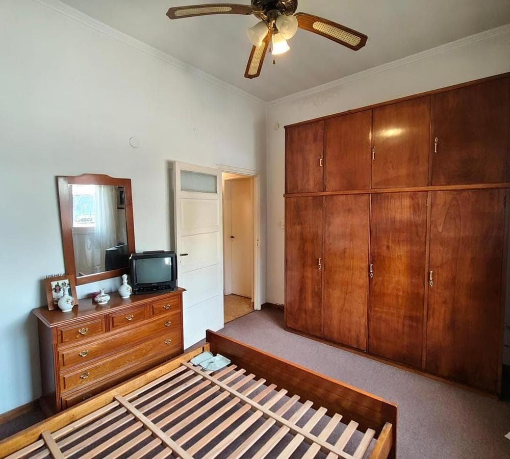 HOUSE FOR SALE: 5 ROOMS, DOWNTOWN LUJÁN