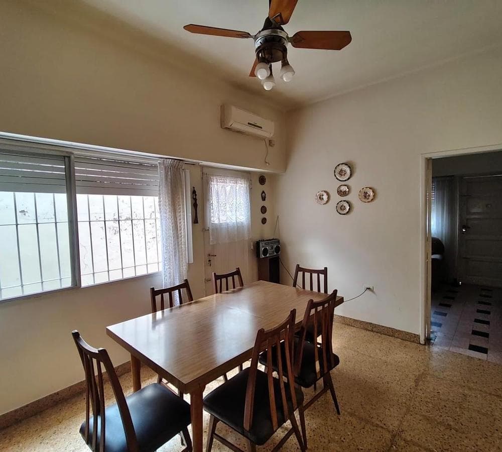 HOUSE FOR SALE: 5 ROOMS, DOWNTOWN LUJÁN