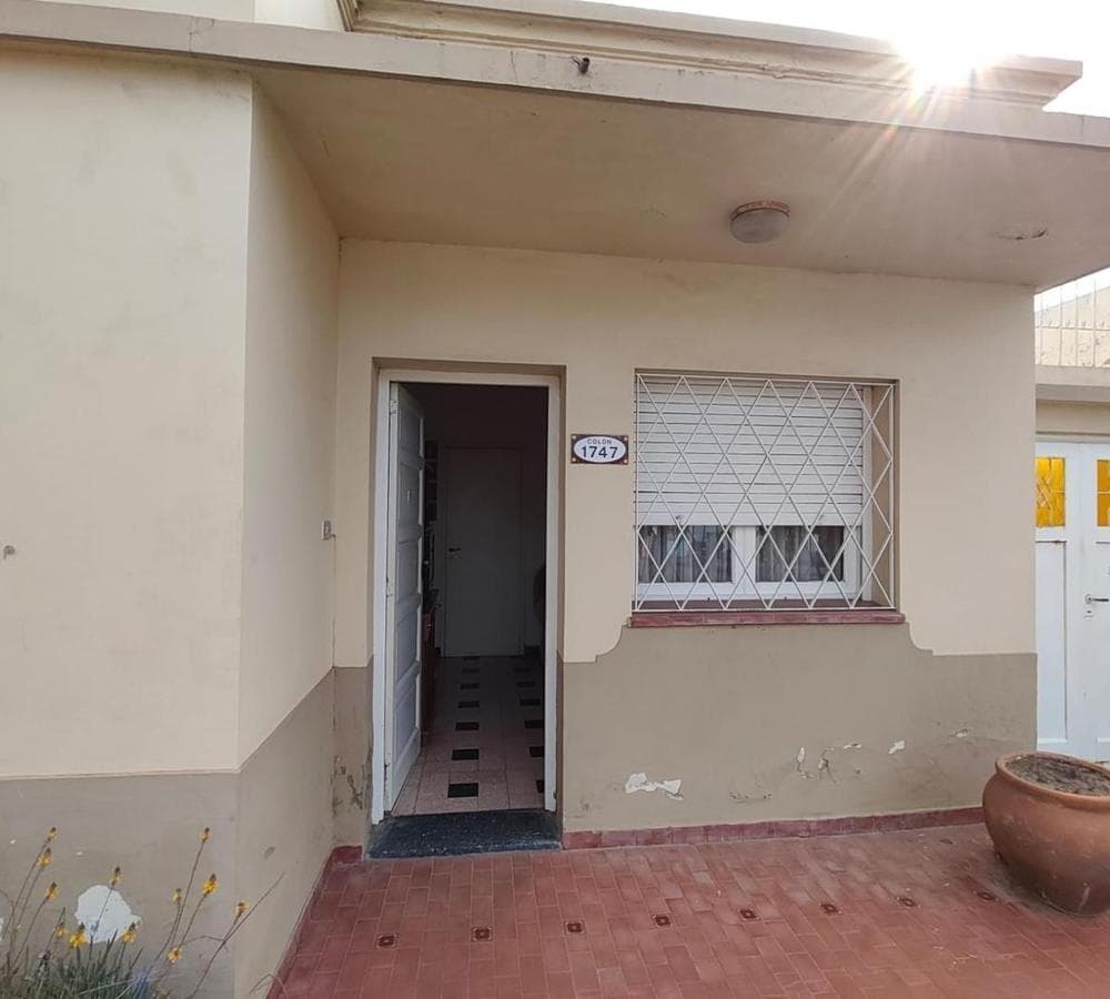 HOUSE FOR SALE: 5 ROOMS, DOWNTOWN LUJÁN