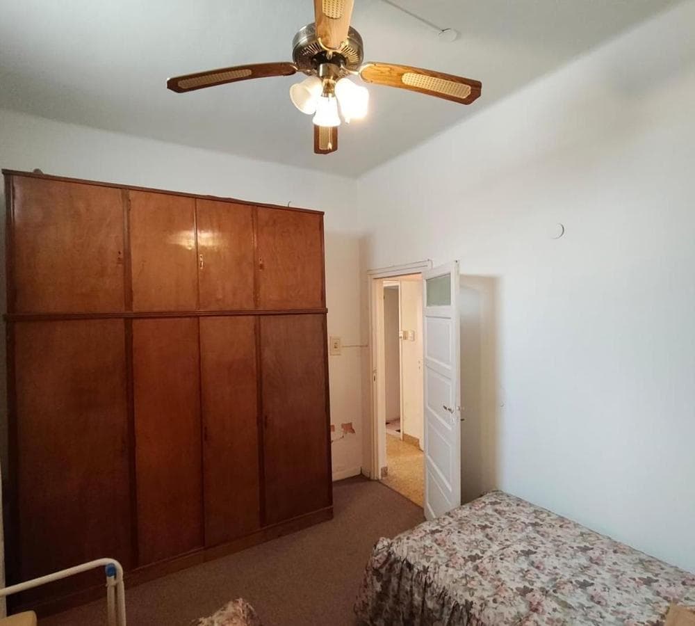 HOUSE FOR SALE: 5 ROOMS, DOWNTOWN LUJÁN