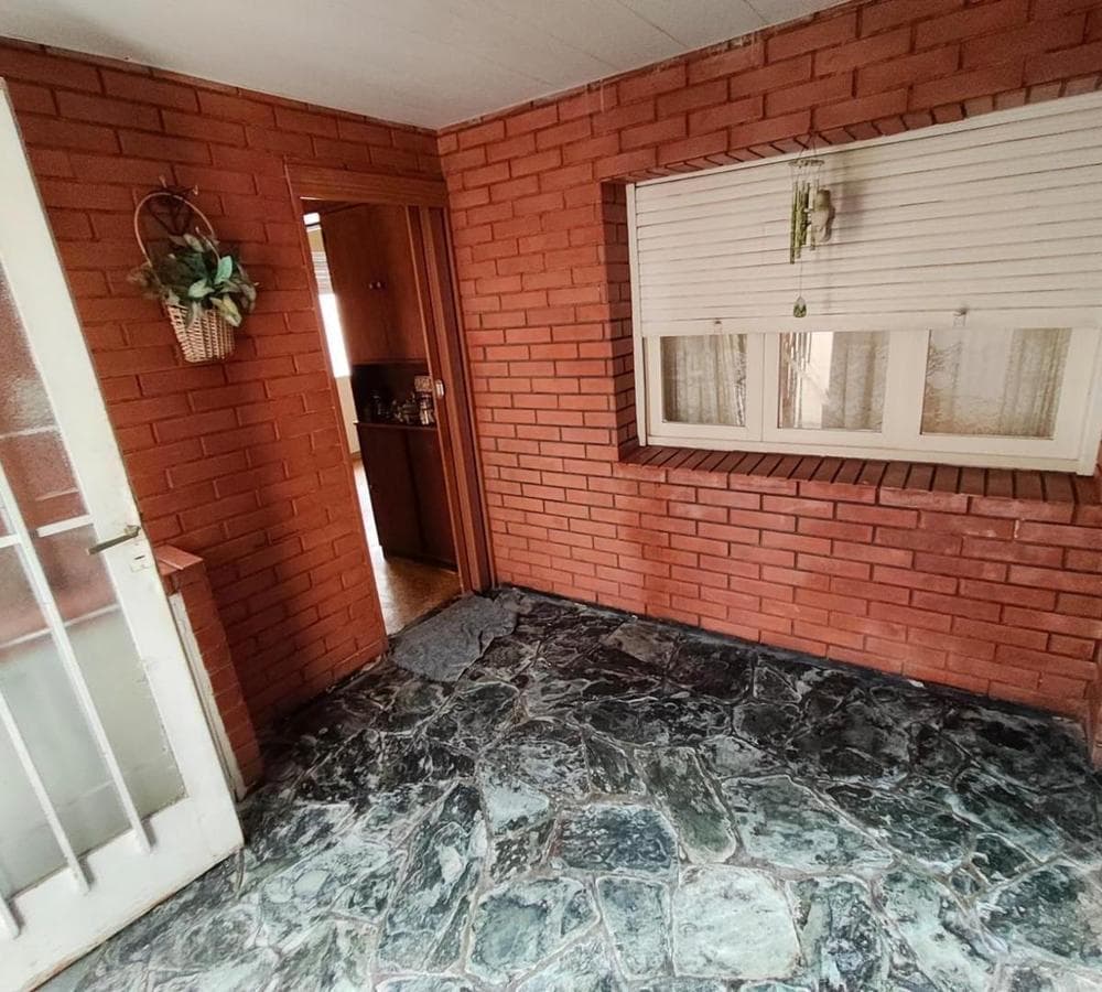 HOUSE FOR SALE: 5 ROOMS, DOWNTOWN LUJÁN
