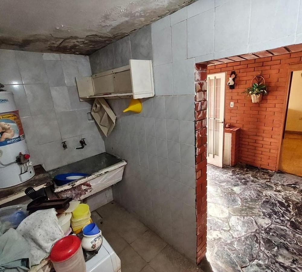 HOUSE FOR SALE: 5 ROOMS, DOWNTOWN LUJÁN