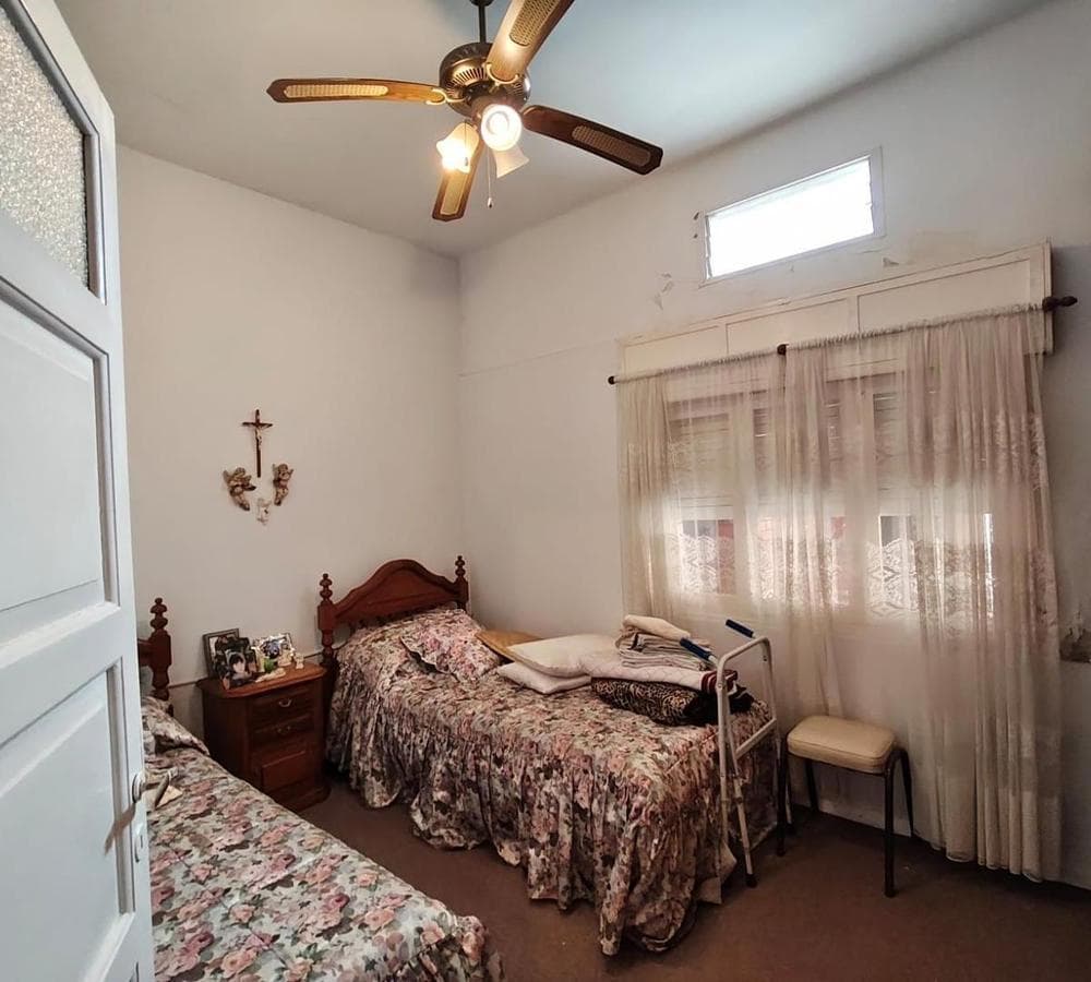 HOUSE FOR SALE: 5 ROOMS, DOWNTOWN LUJÁN