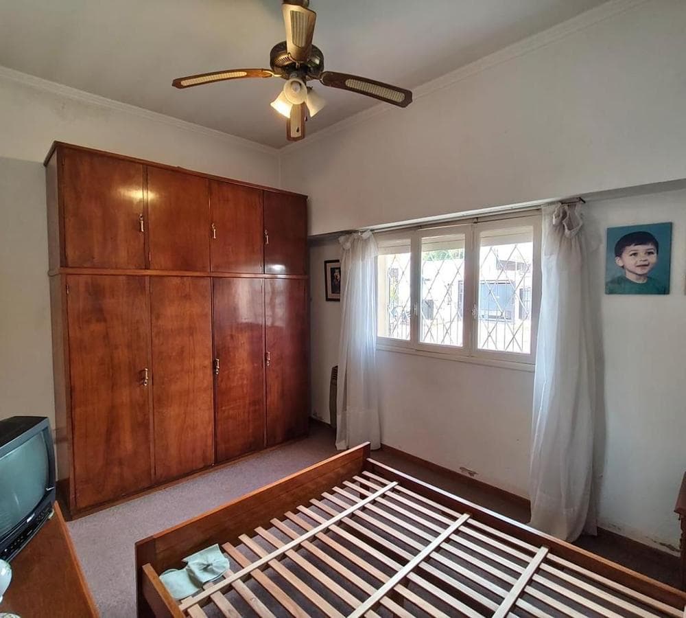 HOUSE FOR SALE: 5 ROOMS, DOWNTOWN LUJÁN