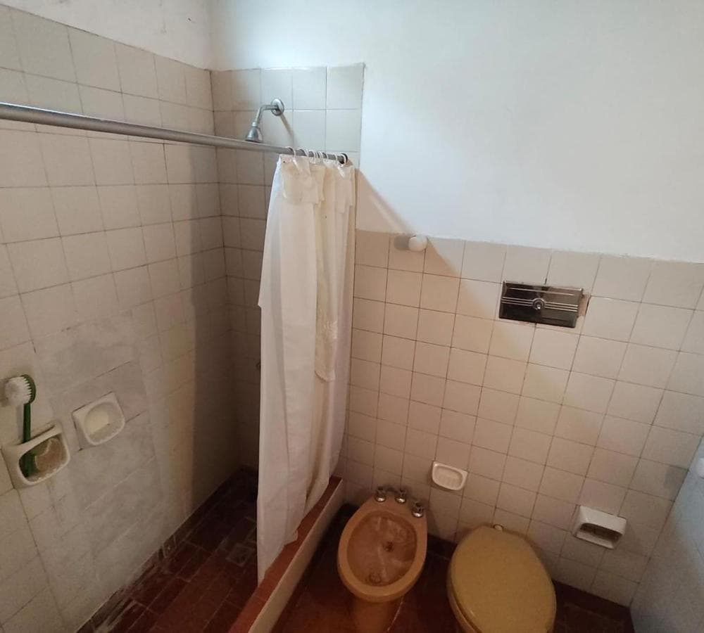 HOUSE FOR SALE: 5 ROOMS, DOWNTOWN LUJÁN